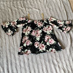 A floral blouse with cute pink roses NEw